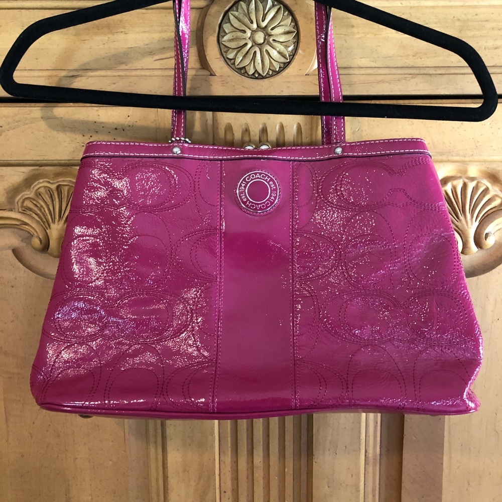 Coach pink kiss clip